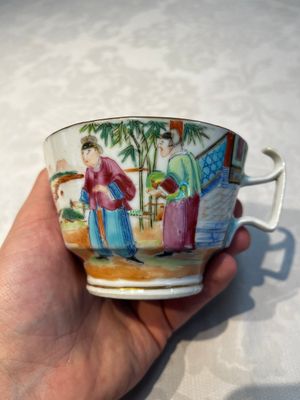 A Chinese Canton famille rose 20-piece tea service with figural design, 19th C. — photo 86