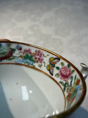 A Chinese Canton famille rose 20-piece tea service with figural design, 19th C. — photo 89