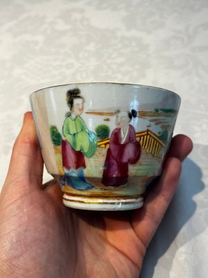 A Chinese Canton famille rose 20-piece tea service with figural design, 19th C. — photo 93