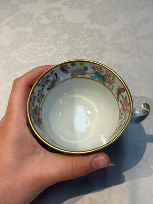 A Chinese Canton famille rose 20-piece tea service with figural design, 19th C. — photo 96