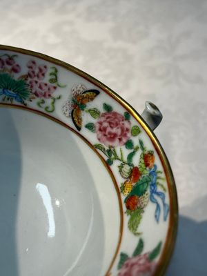 A Chinese Canton famille rose 20-piece tea service with figural design, 19th C. — photo 97