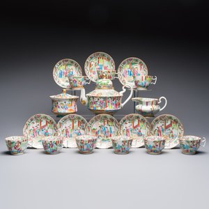 A Chinese Canton famille rose 20-piece tea service with figural design, 19th C. — photo 1