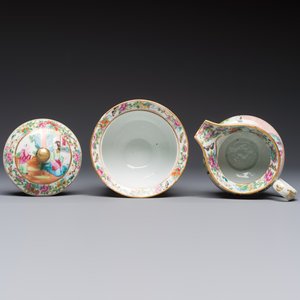 A Chinese Canton famille rose 20-piece tea service with figural design, 19th C. — photo 12