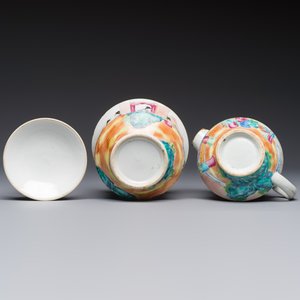 A Chinese Canton famille rose 20-piece tea service with figural design, 19th C. — photo 13