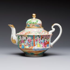 A Chinese Canton famille rose 20-piece tea service with figural design, 19th C. — photo 2