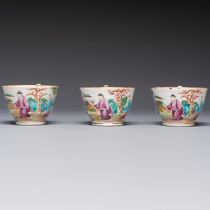 A Chinese Canton famille rose 20-piece tea service with figural design, 19th C. — photo 21