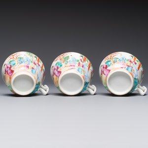 A Chinese Canton famille rose 20-piece tea service with figural design, 19th C. — photo 23