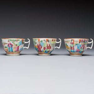 A Chinese Canton famille rose 20-piece tea service with figural design, 19th C. — photo 24