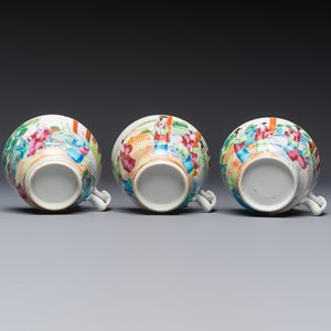 A Chinese Canton famille rose 20-piece tea service with figural design, 19th C. — photo 36