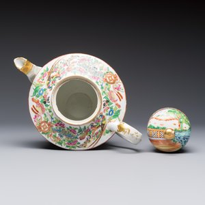 A Chinese Canton famille rose 20-piece tea service with figural design, 19th C. — photo 6