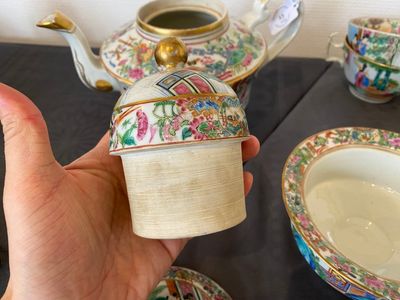 A Chinese Canton famille rose 24-piece tea service, 19th C. — 照片 9