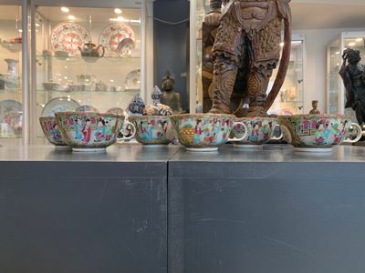 A Chinese Canton famille rose 62-piece Scottish market Ormiston armorial tea service, 19th C. — photo 11