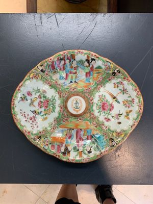 A Chinese Canton famille rose 62-piece Scottish market Ormiston armorial tea service, 19th C. — photo 3