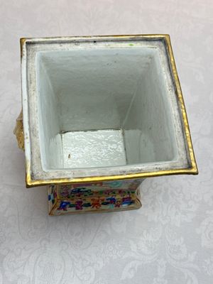 A Chinese Canton famille rose bough pot with narrative design, 19th C. — photo 11