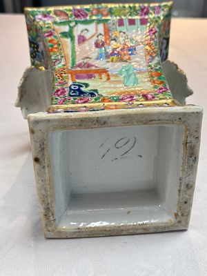 A Chinese Canton famille rose bough pot with narrative design, 19th C. — photo 12