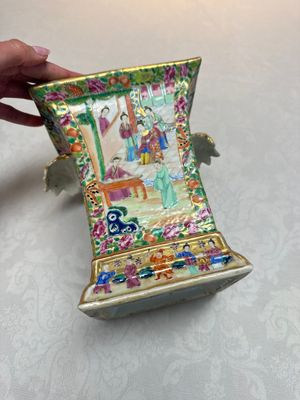 A Chinese Canton famille rose bough pot with narrative design, 19th C. — photo 4