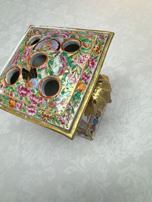 A Chinese Canton famille rose bough pot with narrative design, 19th C. — photo 8