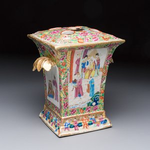 A Chinese Canton famille rose bough pot with narrative design, 19th C. — photo 1