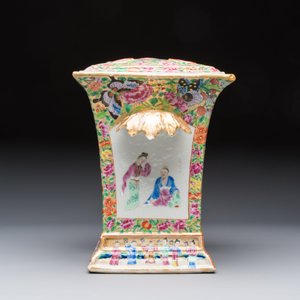 A Chinese Canton famille rose bough pot with narrative design, 19th C. — photo 3