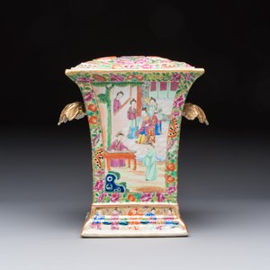A Chinese Canton famille rose bough pot with narrative design, 19th C. — photo 4