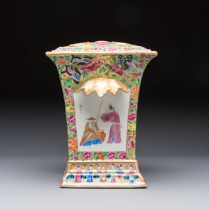 A Chinese Canton famille rose bough pot with narrative design, 19th C. — photo 5
