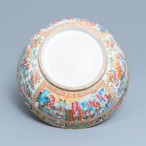 A Chinese Canton famille rose bowl, 19th C. — 照片 7