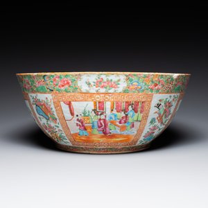 A Chinese Canton famille rose bowl and a covered bottle vase, 19th C. — photo 8