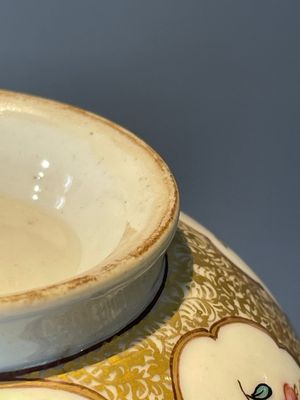 A Chinese Canton famille rose bowl and cover with figures in a landscape, Qianlong — photo 9