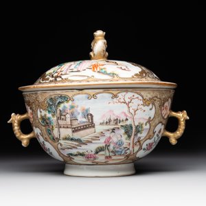 A Chinese Canton famille rose bowl and cover with figures in a landscape, Qianlong — photo 4