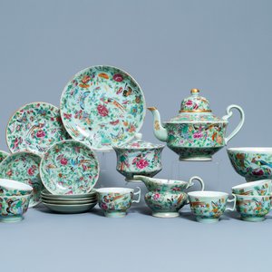 A Chinese Canton famille rose celadon-ground service, 19th C. — 照片 1