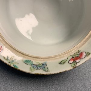 A Chinese Canton famille rose celadon-ground service, 19th C. — 照片 50