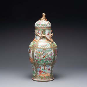 A Chinese Canton famille rose covered vase and two bowls, 19th C. — photo 4