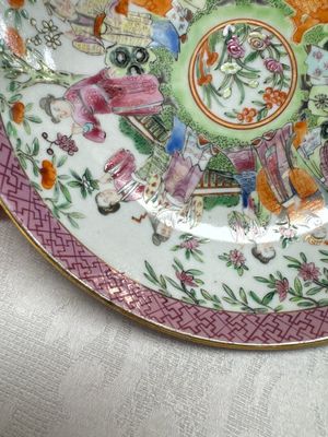A Chinese Canton famille rose cup and saucer with figures in a garden, 19th C. — 照片 11