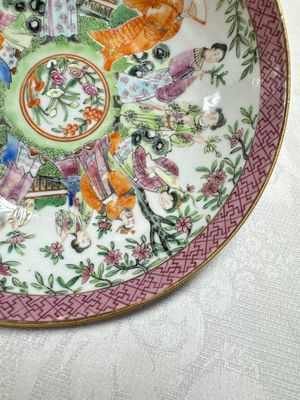 A Chinese Canton famille rose cup and saucer with figures in a garden, 19th C. — 照片 14