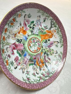 A Chinese Canton famille rose cup and saucer with figures in a garden, 19th C. — 照片 15