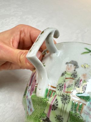 A Chinese Canton famille rose cup and saucer with figures in a garden, 19th C. — 照片 8