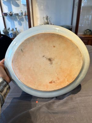 A Chinese Canton famille rose dish with a lady, servant and pheasants, 19th C. — foto 8