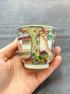 A Chinese Canton famille rose gilt-decorated covered cup and saucer, Qianlong — 照片 5