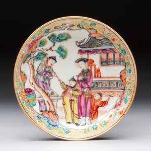 A Chinese Canton famille rose gilt-decorated covered cup and saucer, Qianlong — 照片 2
