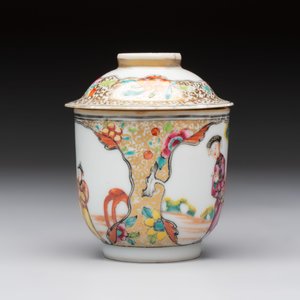 A Chinese Canton famille rose gilt-decorated covered cup and saucer, Qianlong — 照片 5