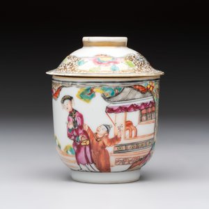 A Chinese Canton famille rose gilt-decorated covered cup and saucer, Qianlong — 照片 6