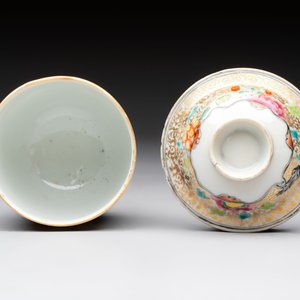 A Chinese Canton famille rose gilt-decorated covered cup and saucer, Qianlong — 照片 8