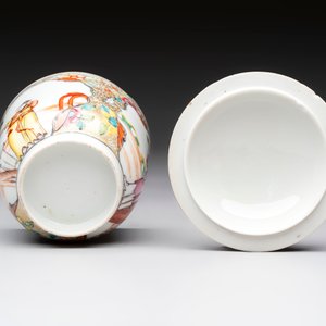 A Chinese Canton famille rose gilt-decorated covered cup and saucer, Qianlong — 照片 9