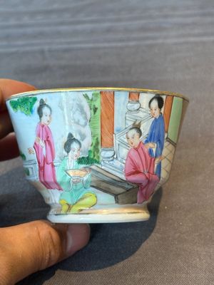 A Chinese Canton famille rose gilt-decorated cup and saucer and a famille verte tazza, 19th C. — photo 11
