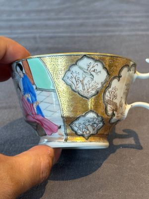 A Chinese Canton famille rose gilt-decorated cup and saucer and a famille verte tazza, 19th C. — photo 15