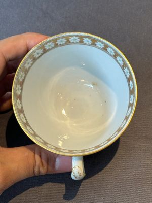A Chinese Canton famille rose gilt-decorated cup and saucer and a famille verte tazza, 19th C. — photo 17