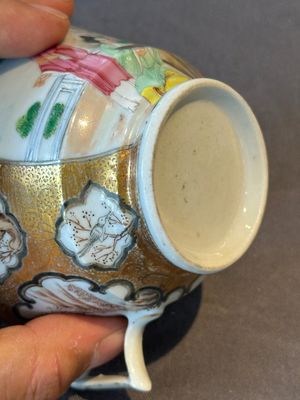 A Chinese Canton famille rose gilt-decorated cup and saucer and a famille verte tazza, 19th C. — photo 19