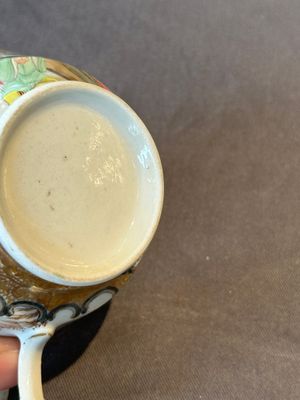 A Chinese Canton famille rose gilt-decorated cup and saucer and a famille verte tazza, 19th C. — photo 20