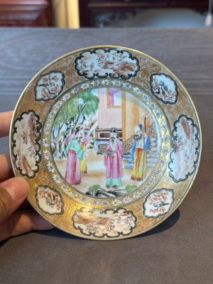 A Chinese Canton famille rose gilt-decorated cup and saucer and a famille verte tazza, 19th C. — photo 2