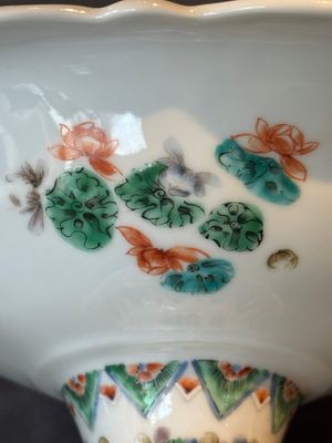 A Chinese Canton famille rose gilt-decorated cup and saucer and a famille verte tazza, 19th C. — photo 28
